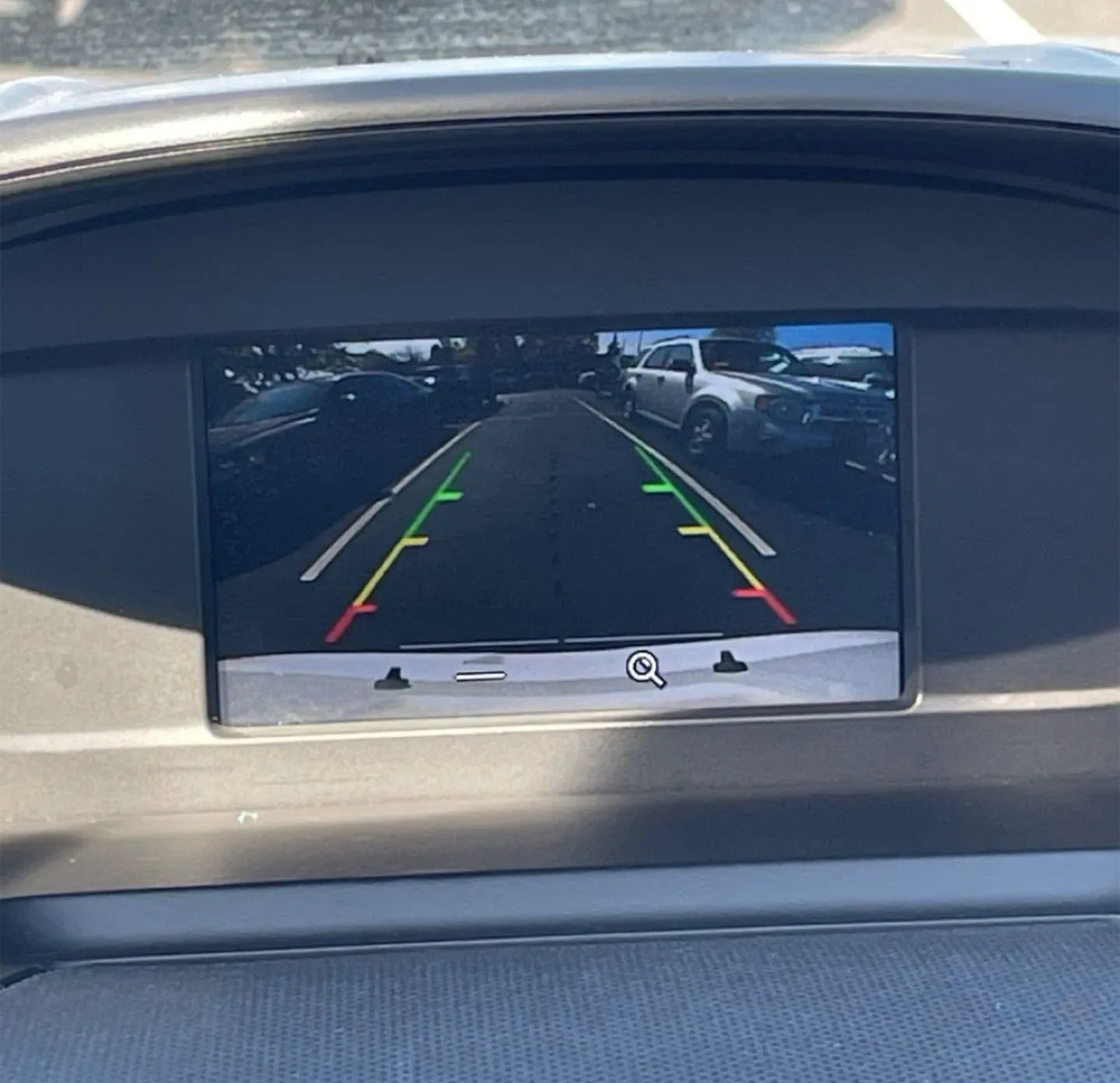 White Ford Escape SUV 2018 image indicator(10)