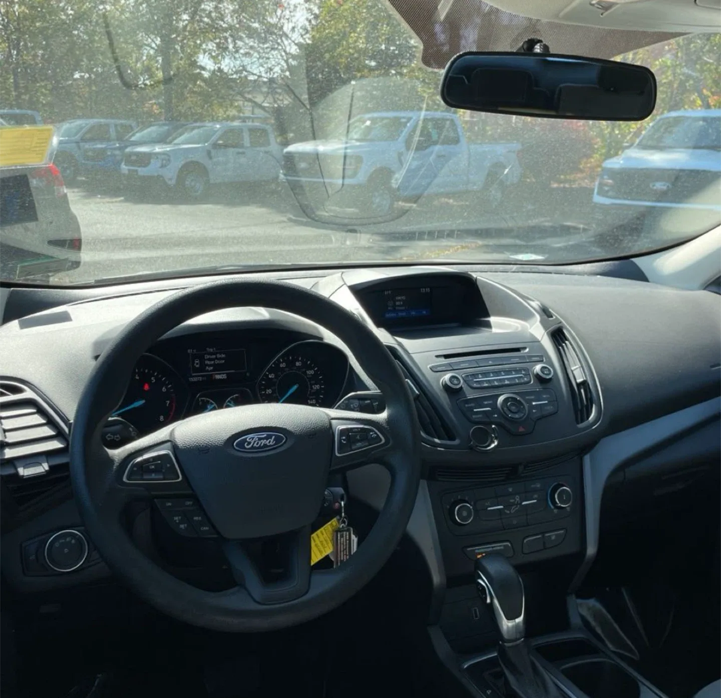 White Ford Escape SUV 2018 image indicator(9)