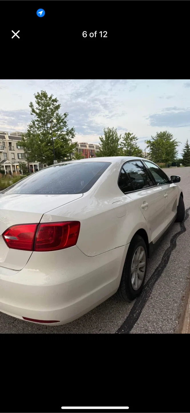 Volkswagen Jetta - White Sedan image indicator(2)