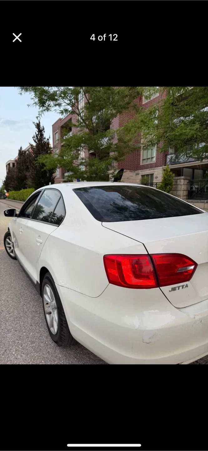 Volkswagen Jetta - White Sedan image indicator(3)