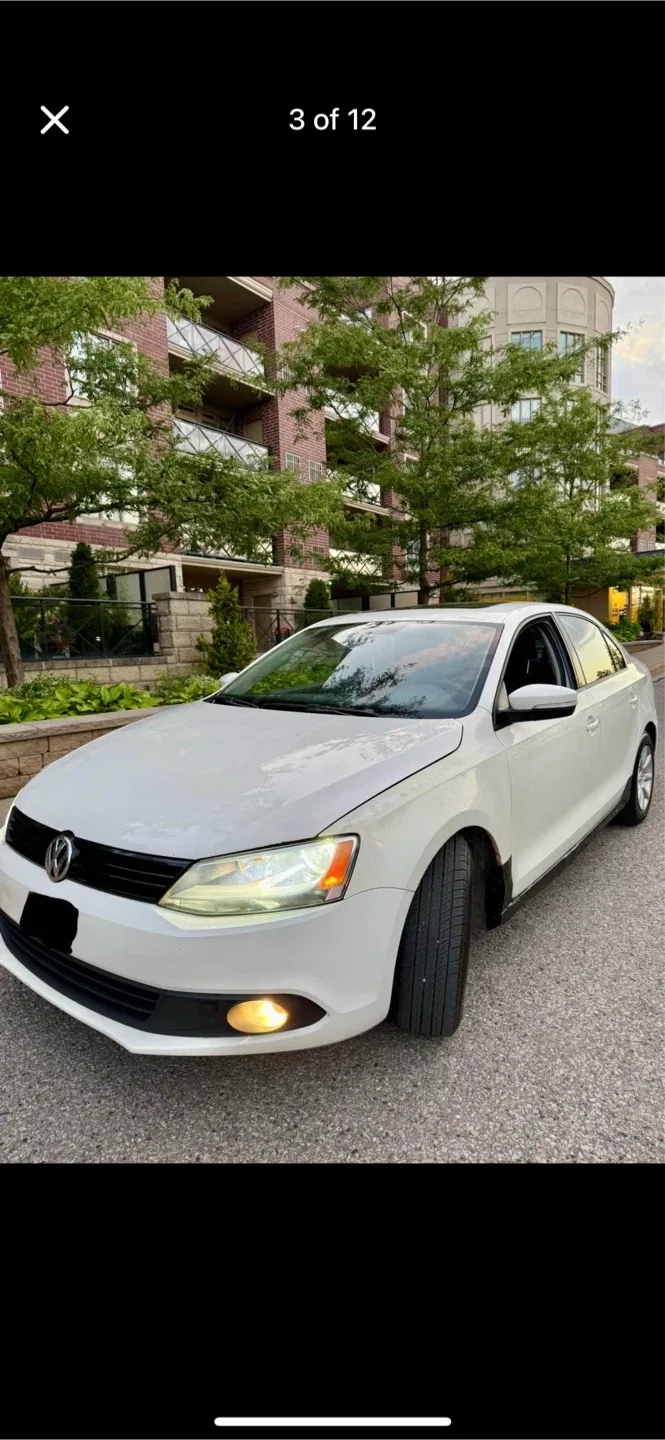 Volkswagen Jetta - White Sedan image indicator(4)