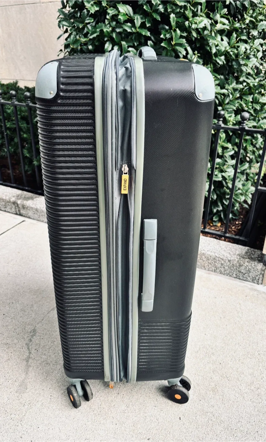 Lucas Light Expandable Large Hardside Spinner Suitcase image indicator(5)