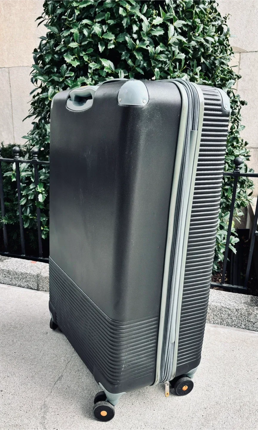 Lucas Light Expandable Large Hardside Spinner Suitcase image indicator(2)