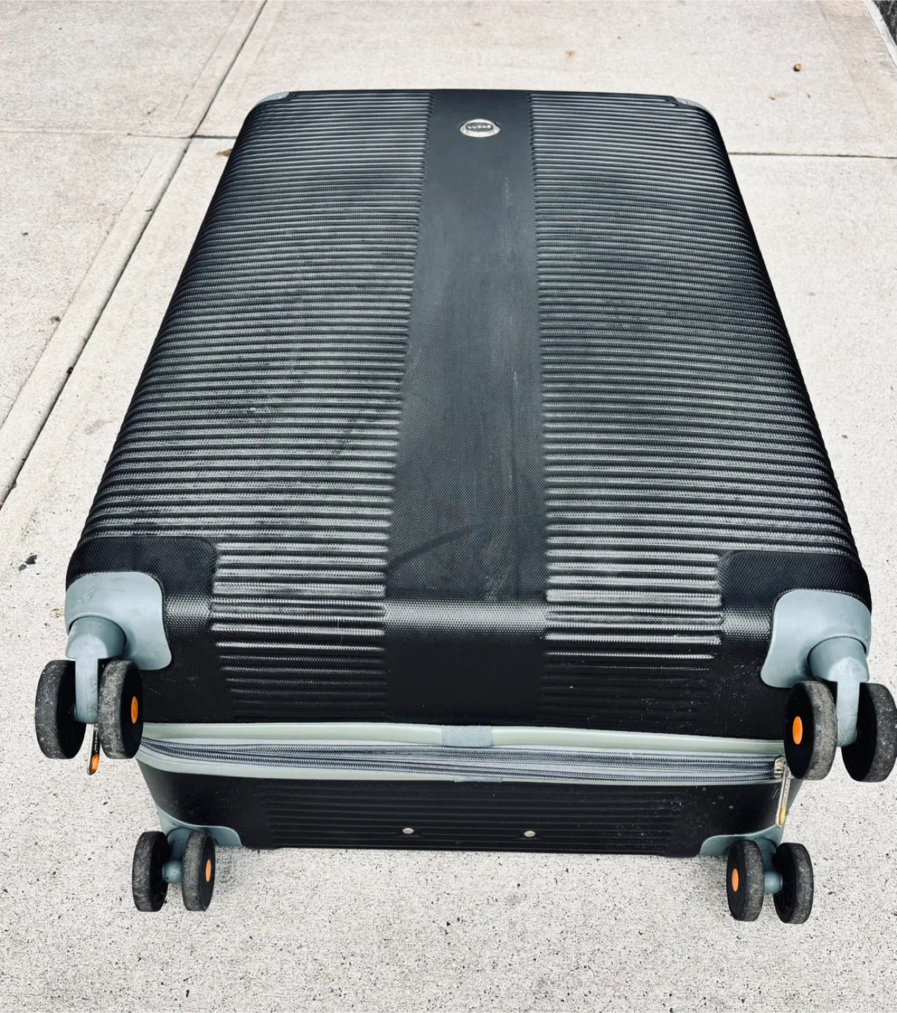 Lucas Light Expandable Large Hardside Spinner Suitcase image indicator(6)