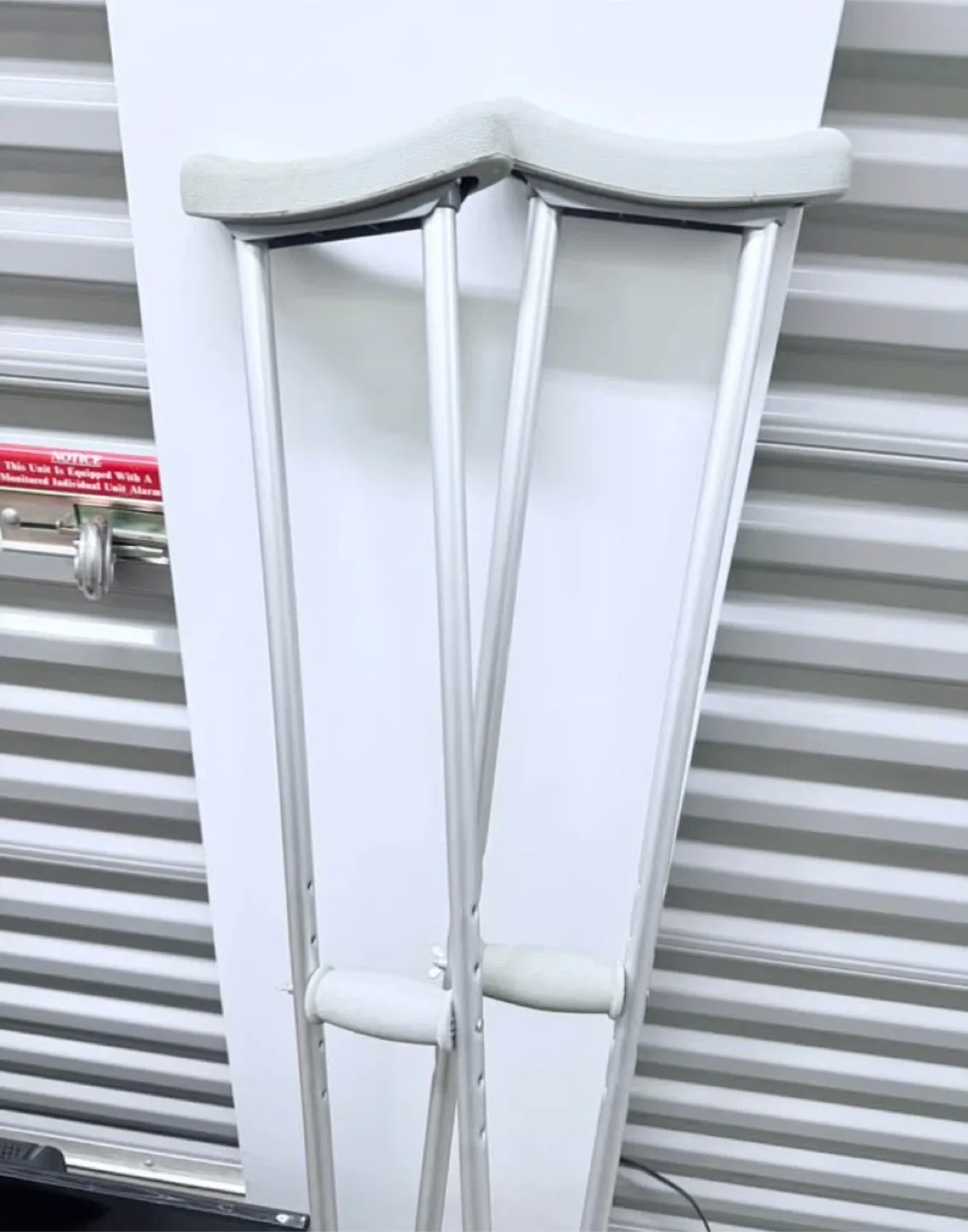 Adjustable Adult Crutches image indicator(3)