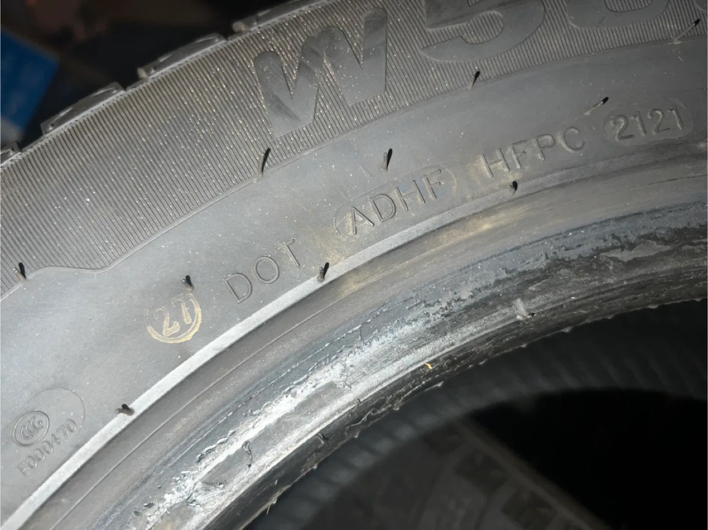 Set of 4 Winter Tires - 235/55R17 + 1  235/55R17 image indicator(3)