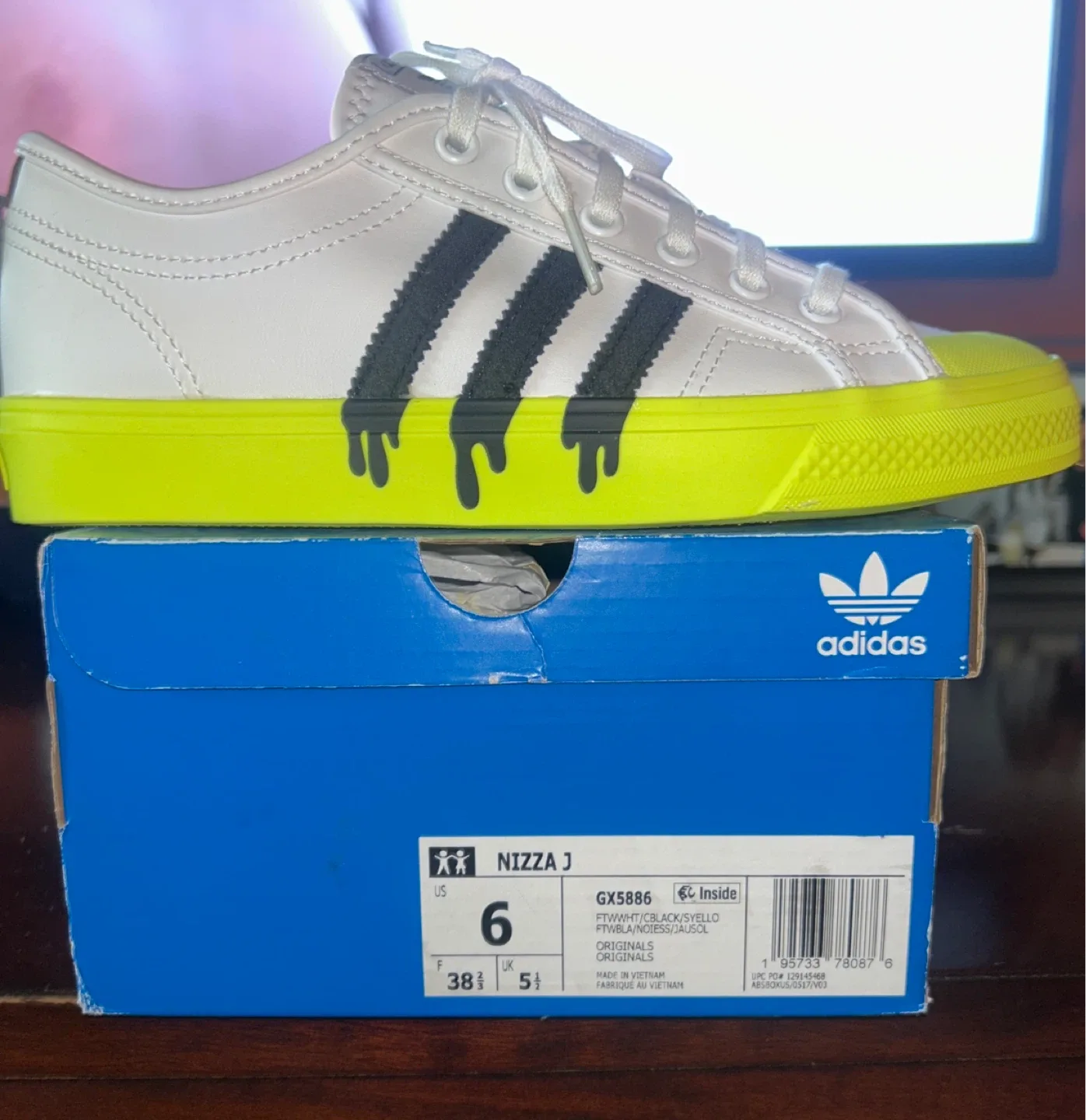Adidas Nizza J Size 6 - White/Black/Yellow image indicator(3)