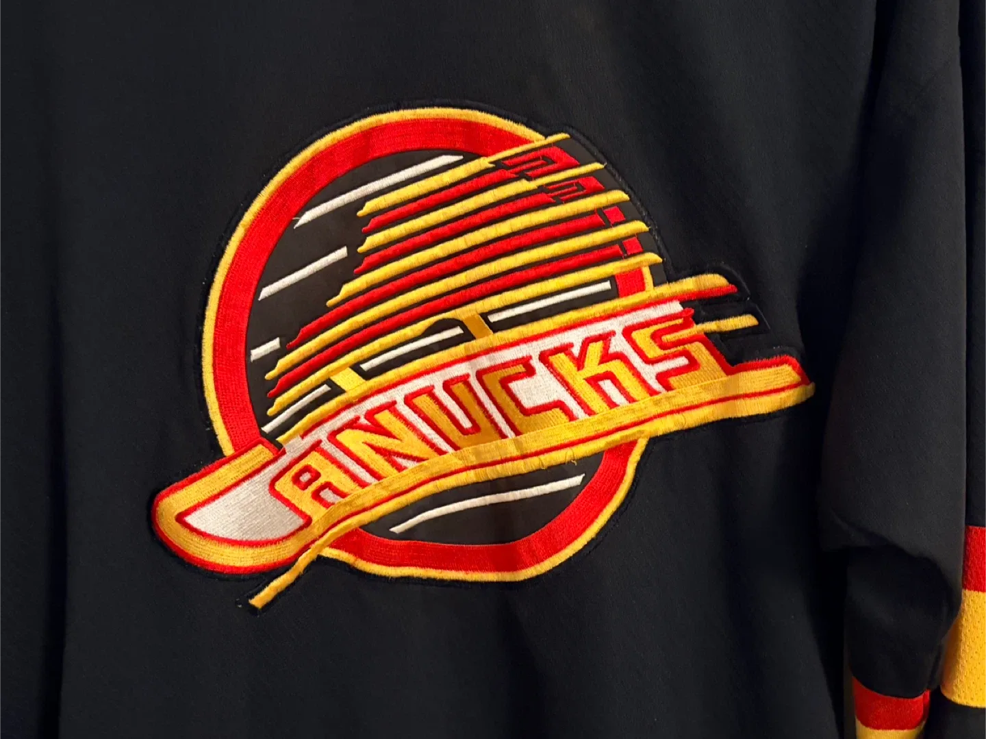 Authentic Starter Vancouver Canucks Black Skate Jersey XXL image indicator(2)