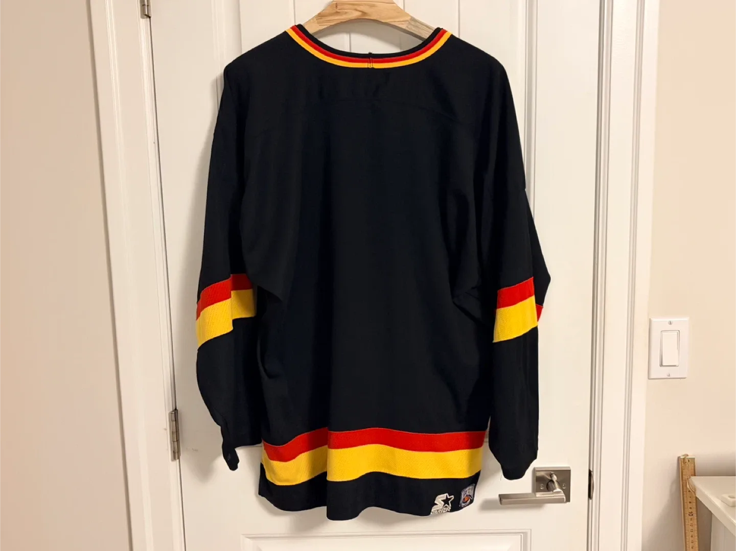 Authentic Starter Vancouver Canucks Black Skate Jersey XXL image indicator(4)