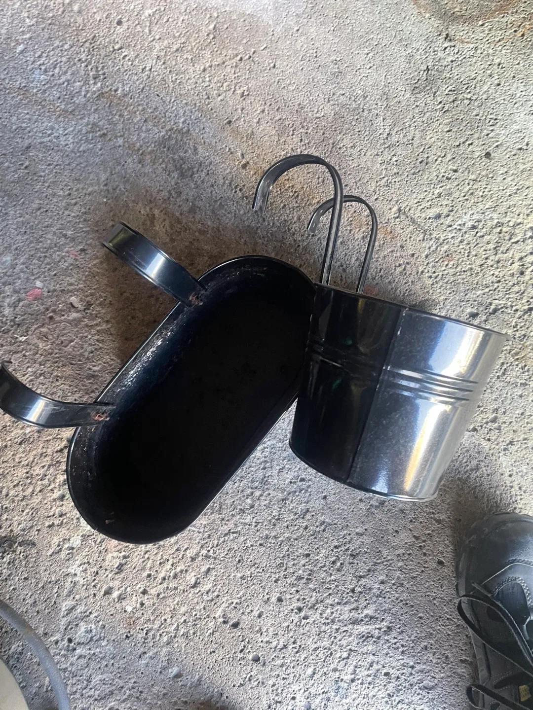 2 Black Metal Hanging Planters image indicator(3)