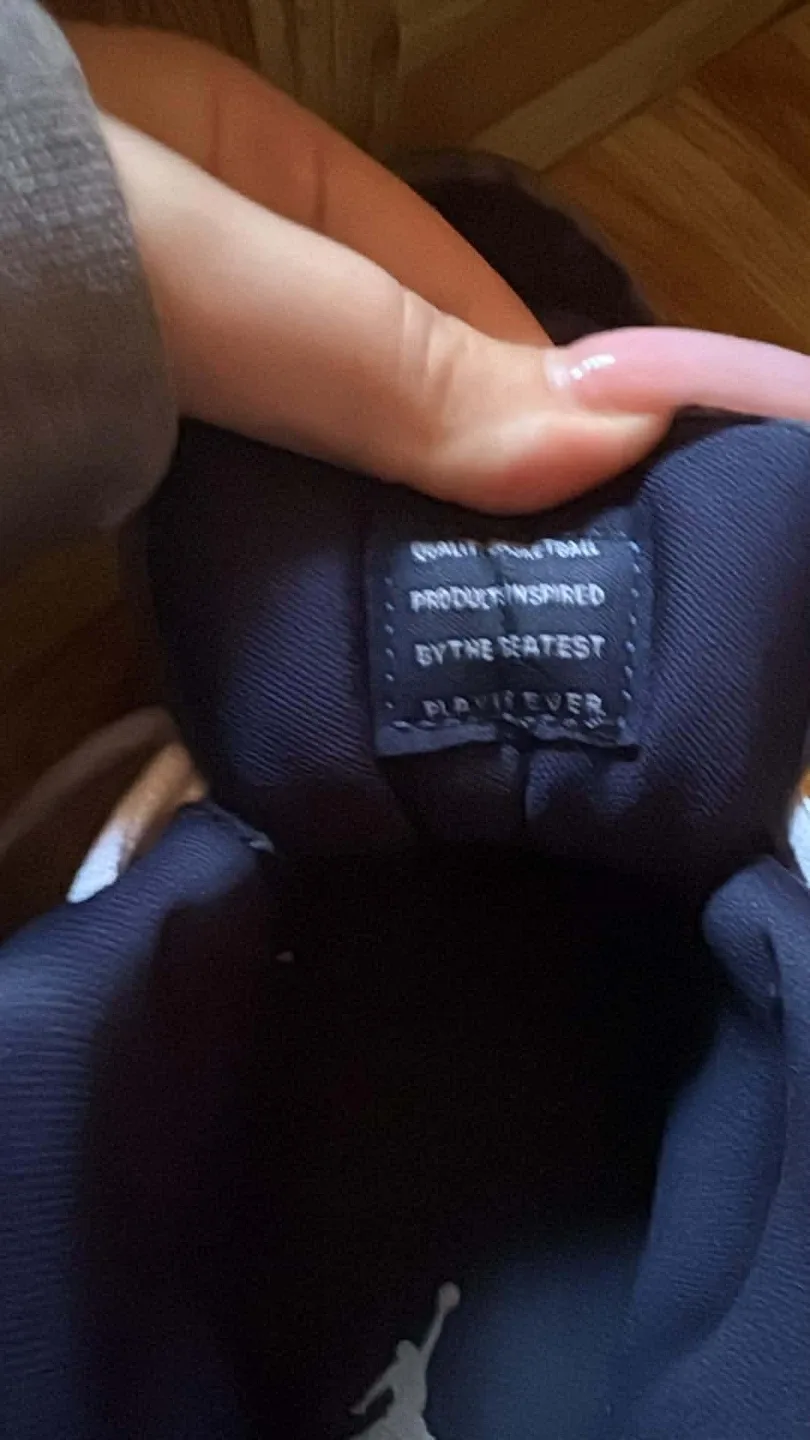 Jordan 11 Retro Velvet Navy 9 women’s image indicator(6)