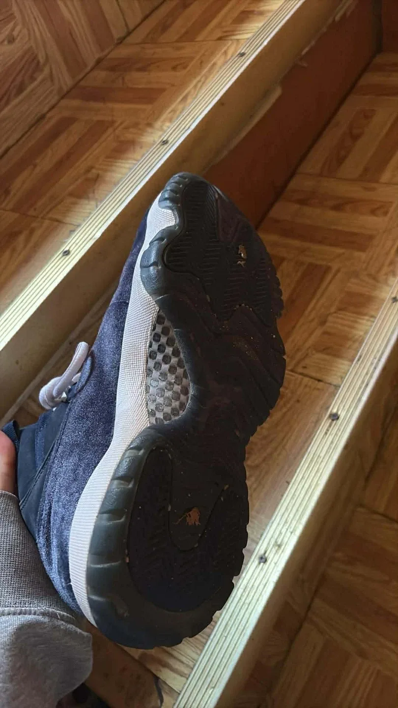 Jordan 11 Retro Velvet Navy 9 women’s image indicator(2)