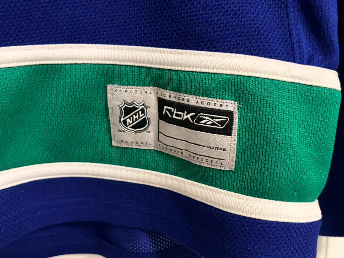 Authentic Reebok Vancouver Canucks Women’s Jersey Size Large - photo 4