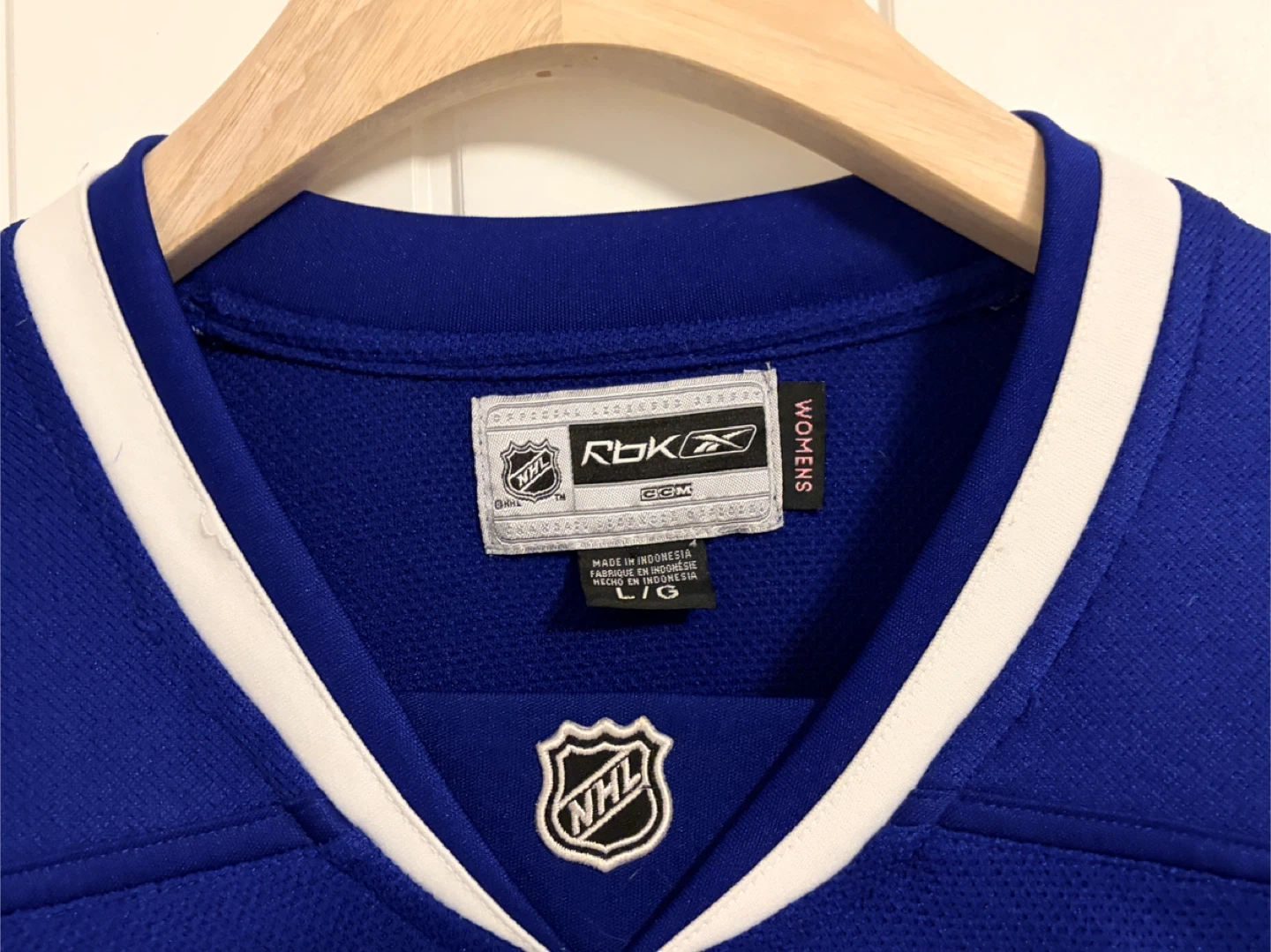 Authentic Reebok Vancouver Canucks Women’s Jersey Size Large - photo 3