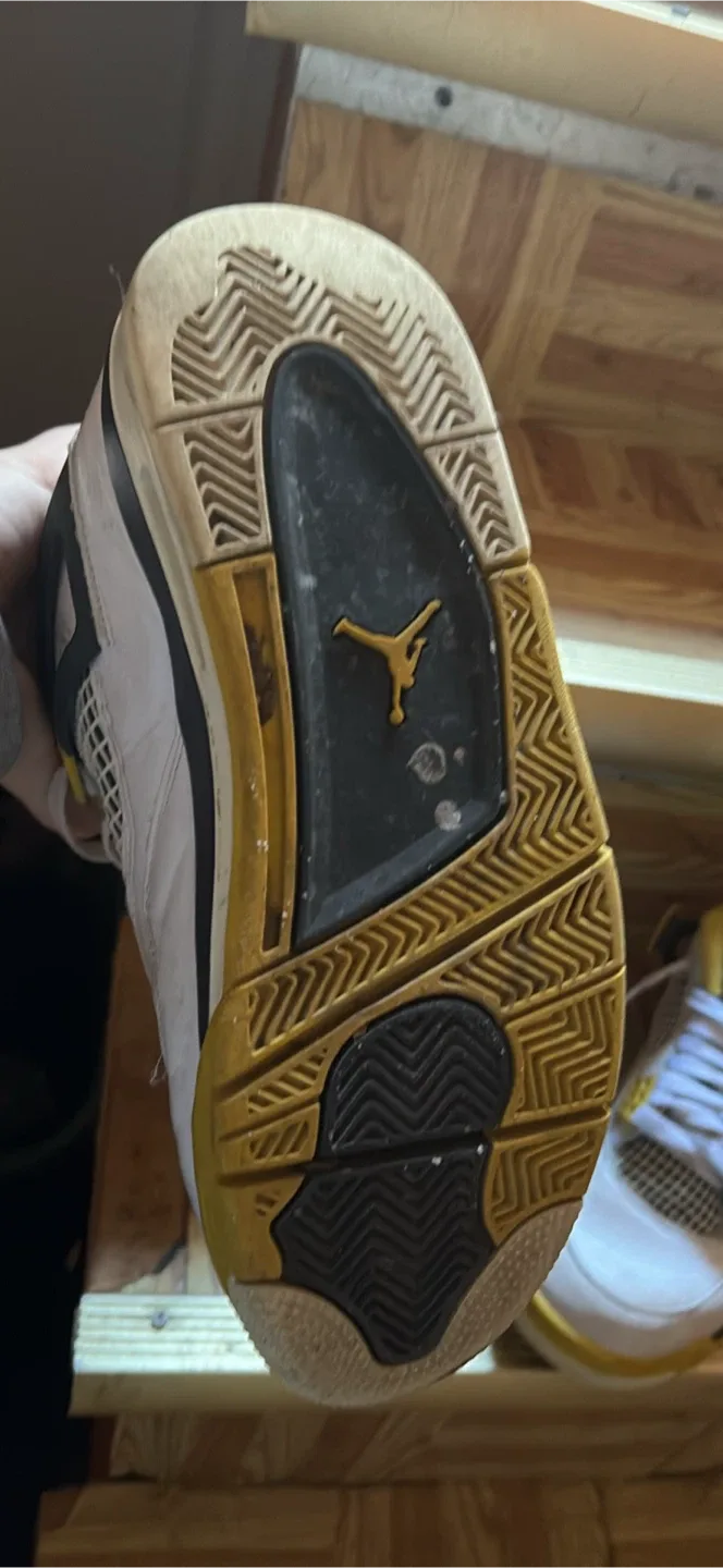 Jordan 4 Retro Tour Yellow 8.5 women’s image indicator(3)