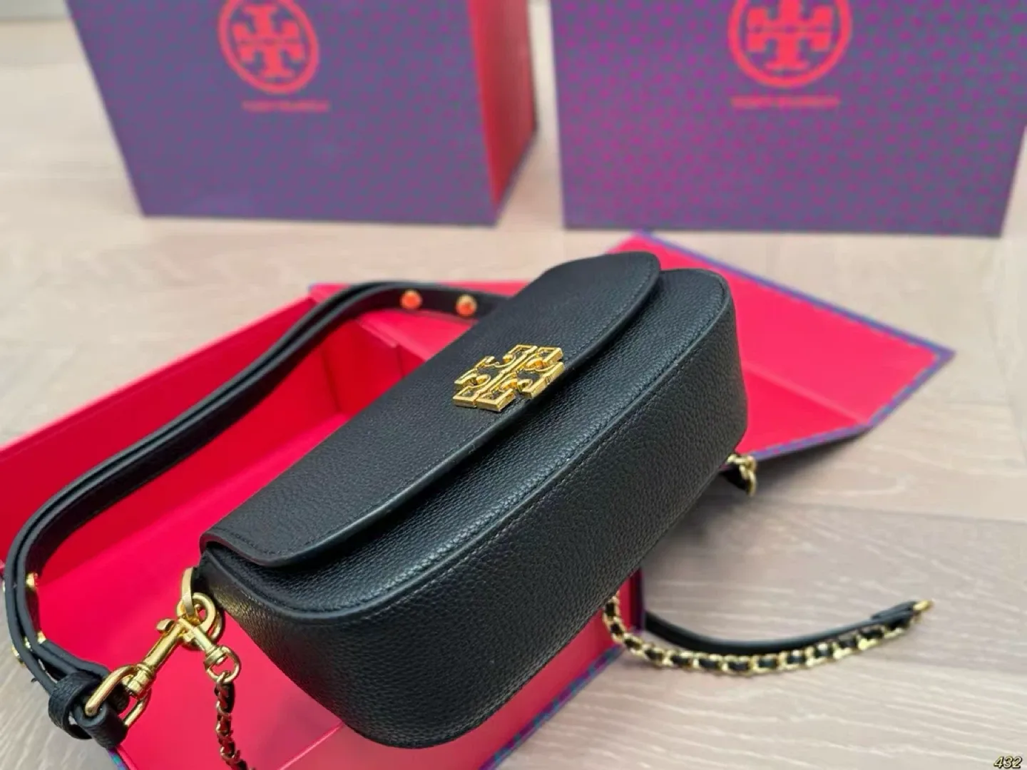 Tory Burch Black Leather Shoulder Bag image indicator(5)