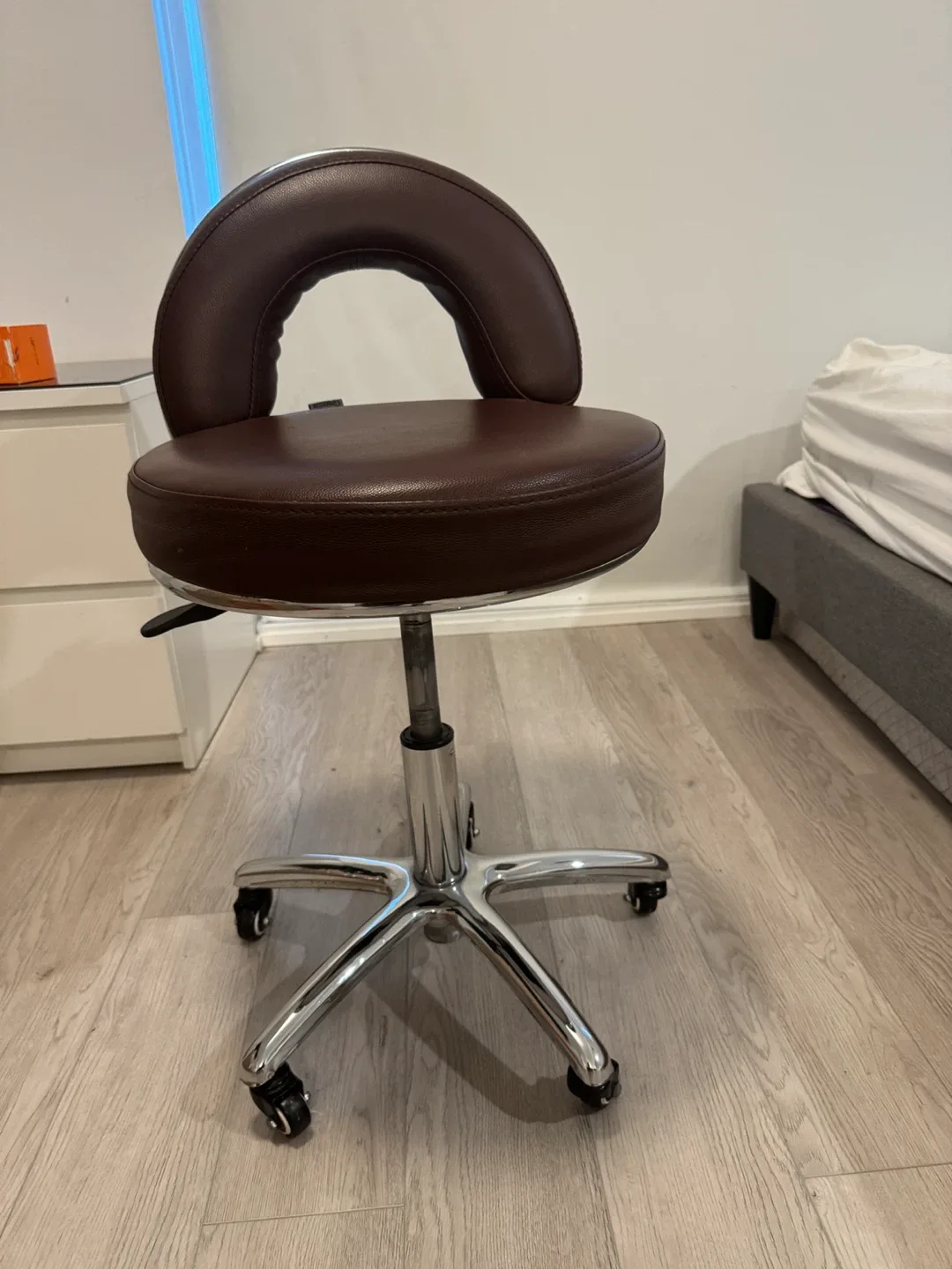 Adjustable Rolling Stool - Brown image indicator(3)