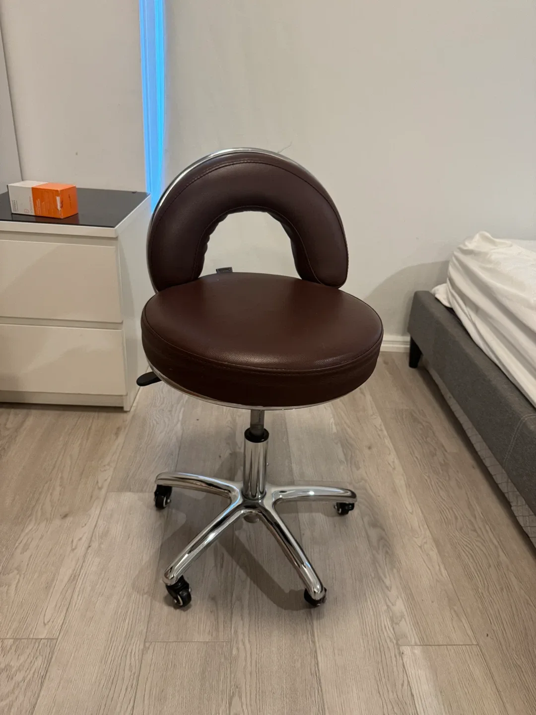 Adjustable Rolling Stool - Brown image indicator(4)