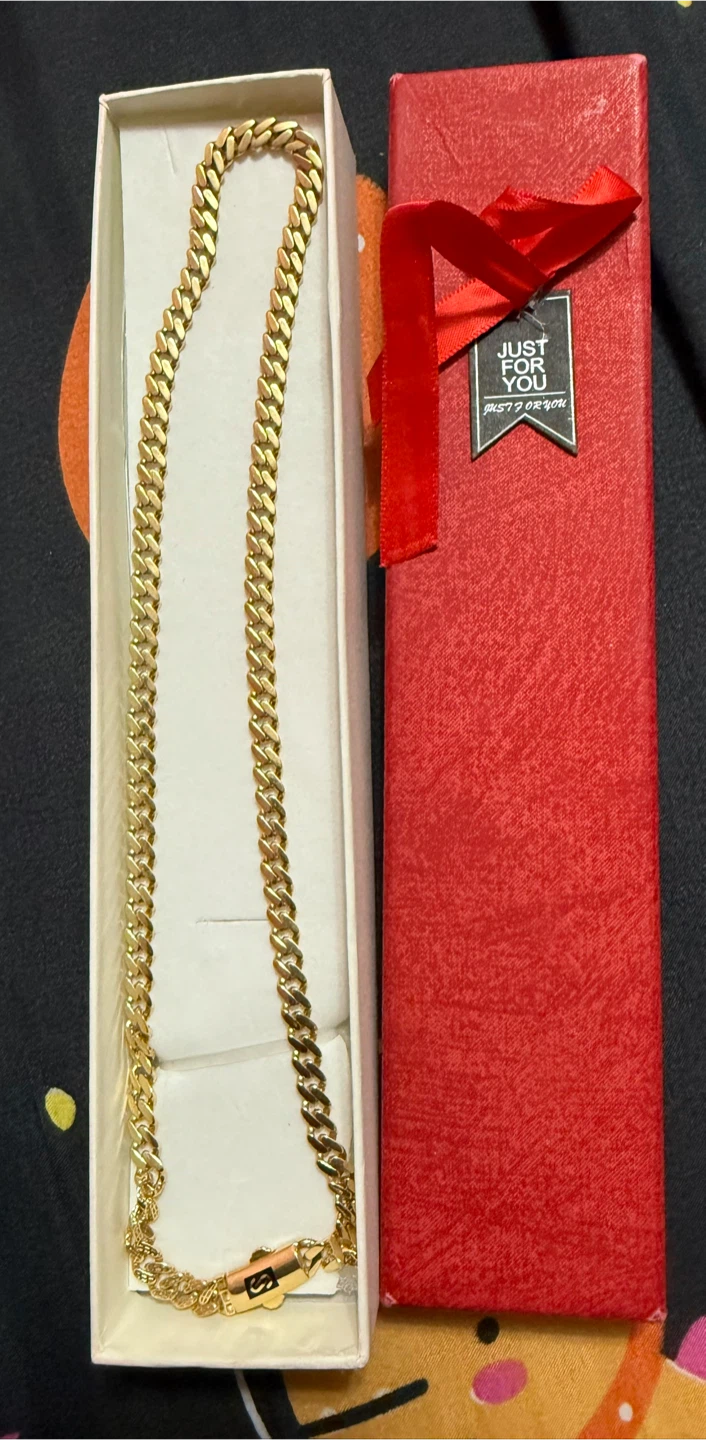 18 karats Saudi Gold  Chain Necklace