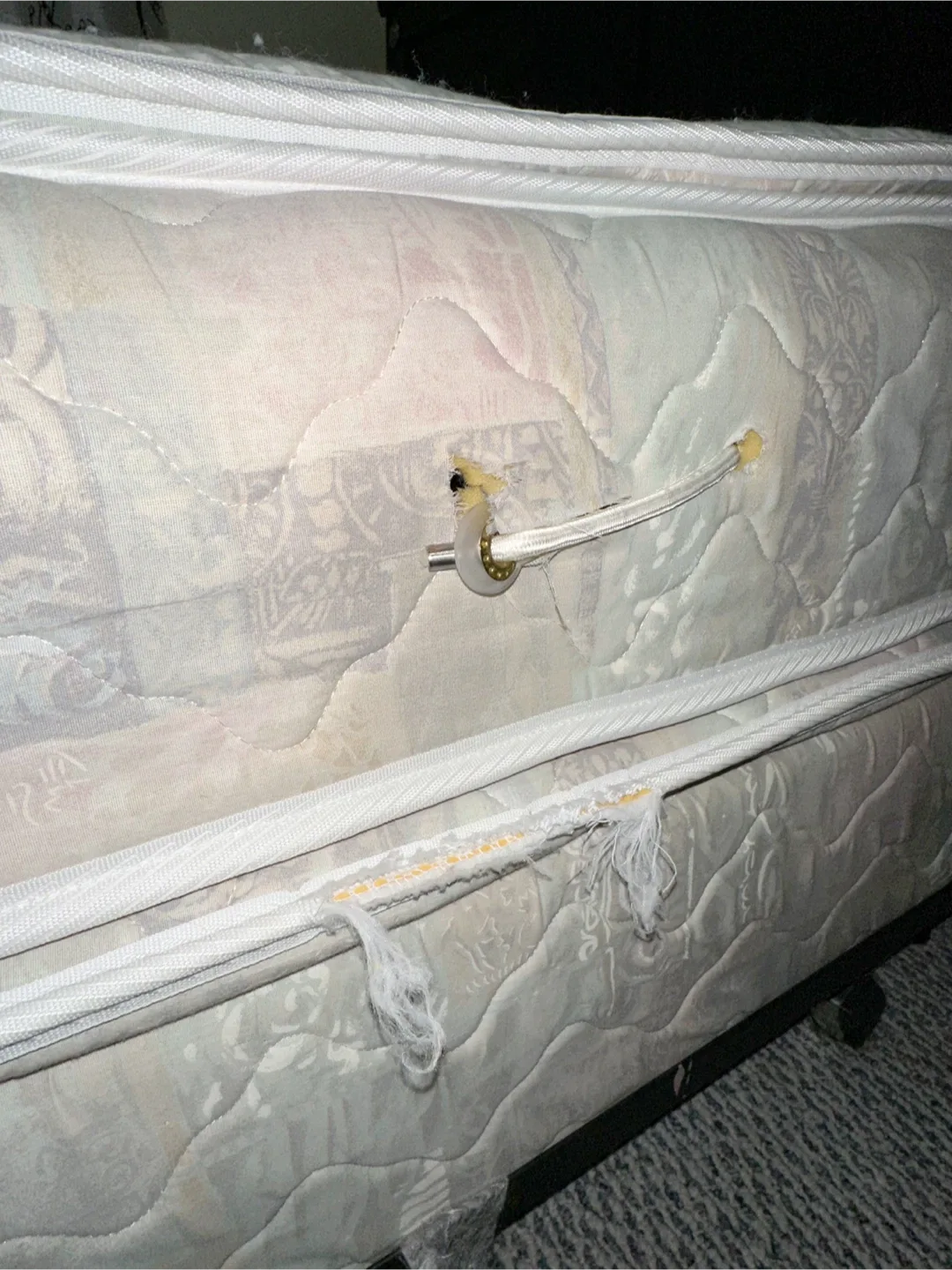 Queen bed set - Used Condition image indicator(4)
