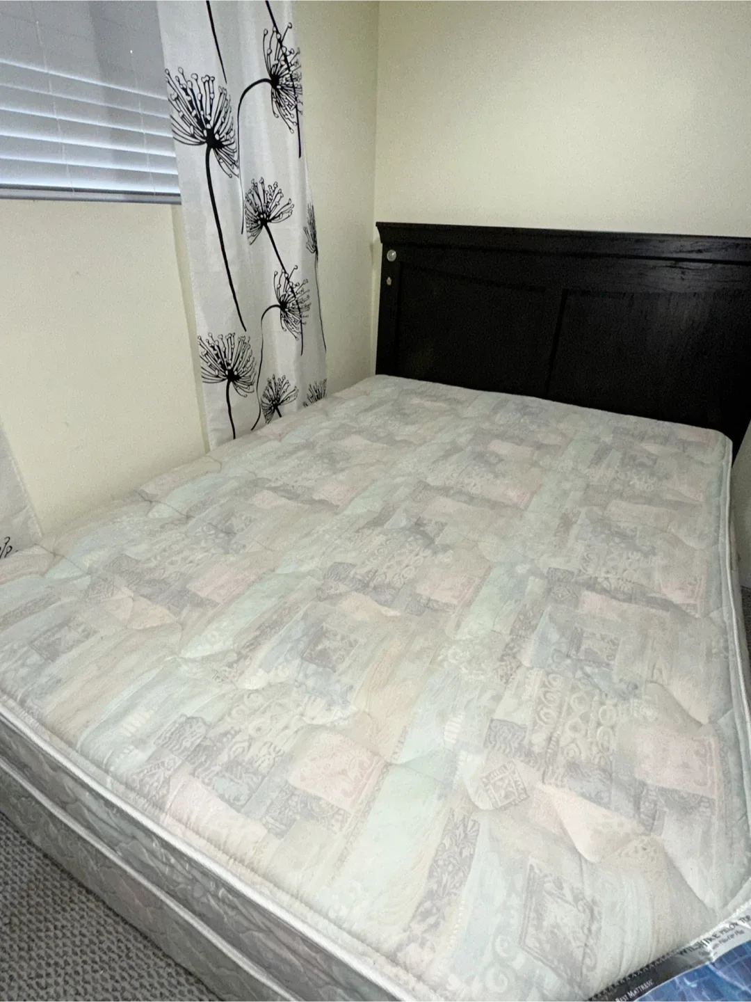 Queen bed set - Used Condition image indicator(2)