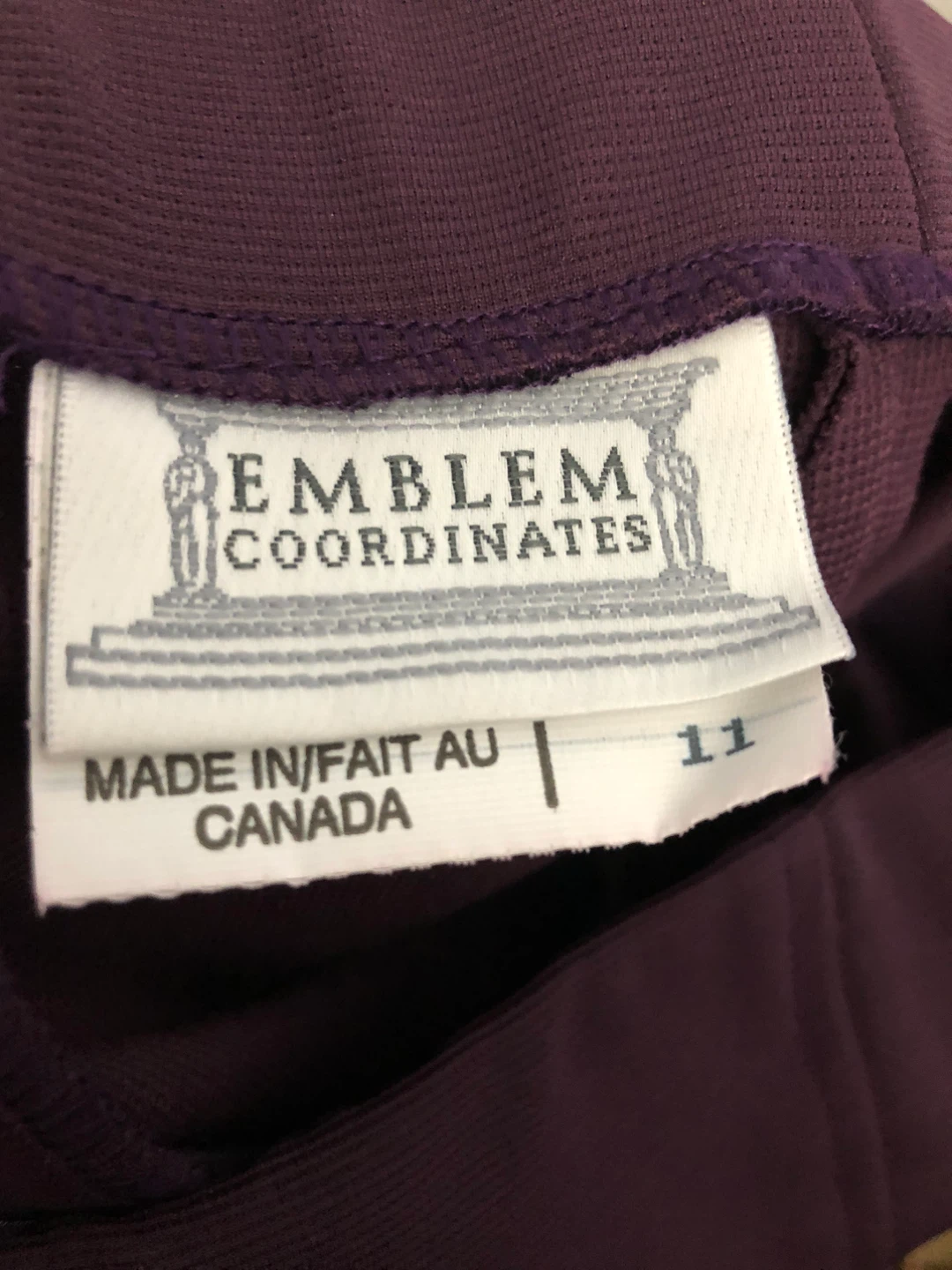 Women’s Burgundy Two Piece Suit. Size 13/11. Like New. - photo 3