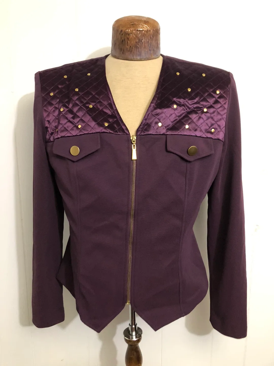 Women’s Burgundy Two Piece Suit. Size 13/11. Like New.