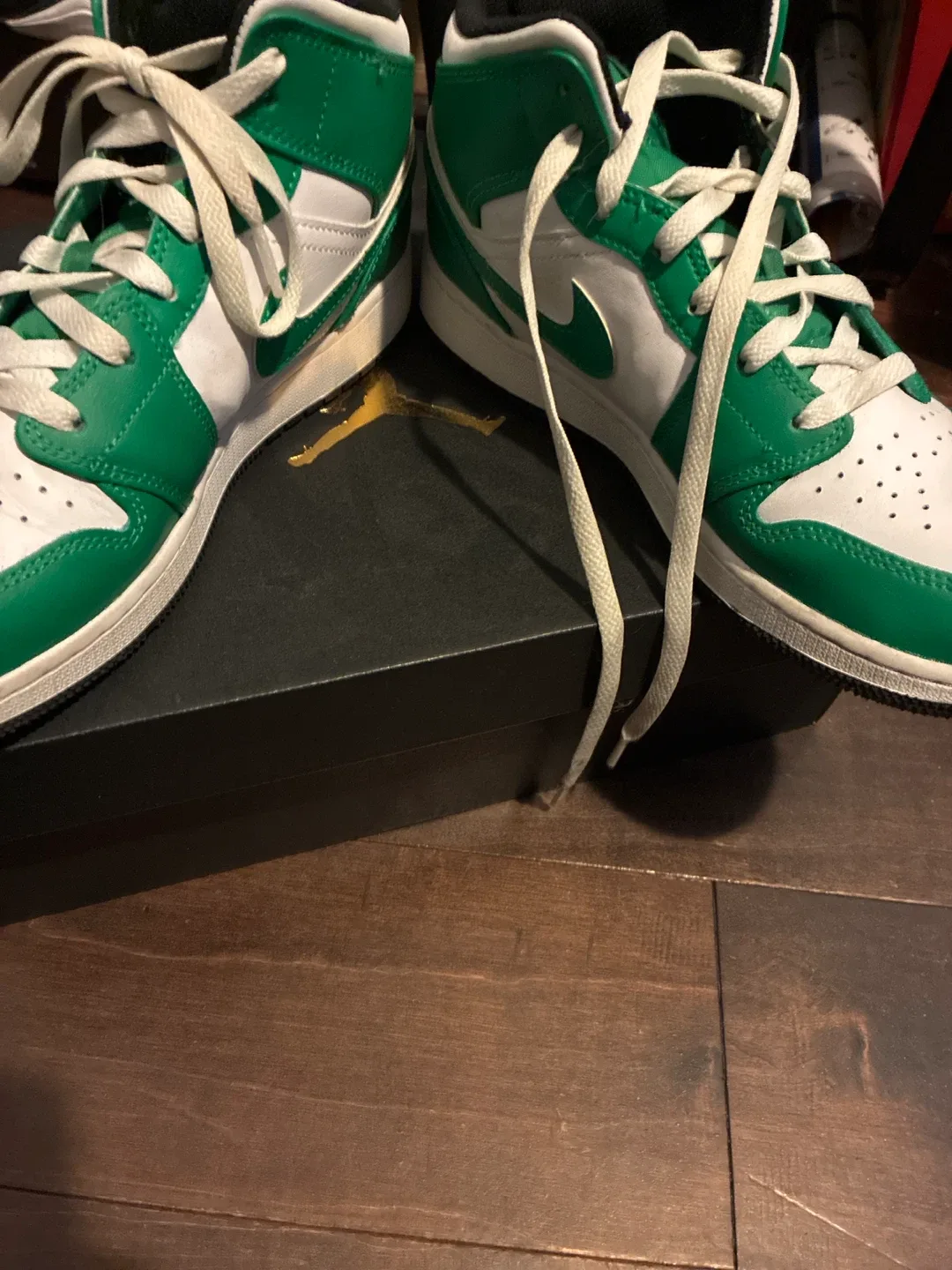 Nike Air Jordan 1 Mid Green White size 6.5 image indicator(2)