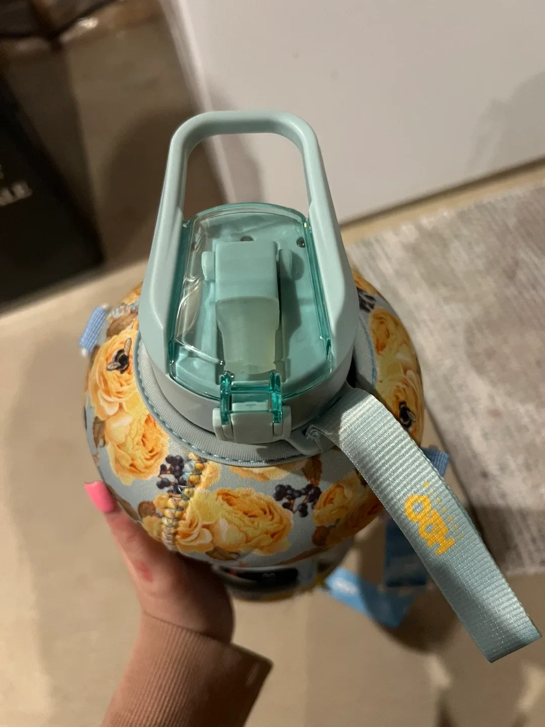 H2O Capsule Floral Water Bottle with Sleeve image indicator(3)