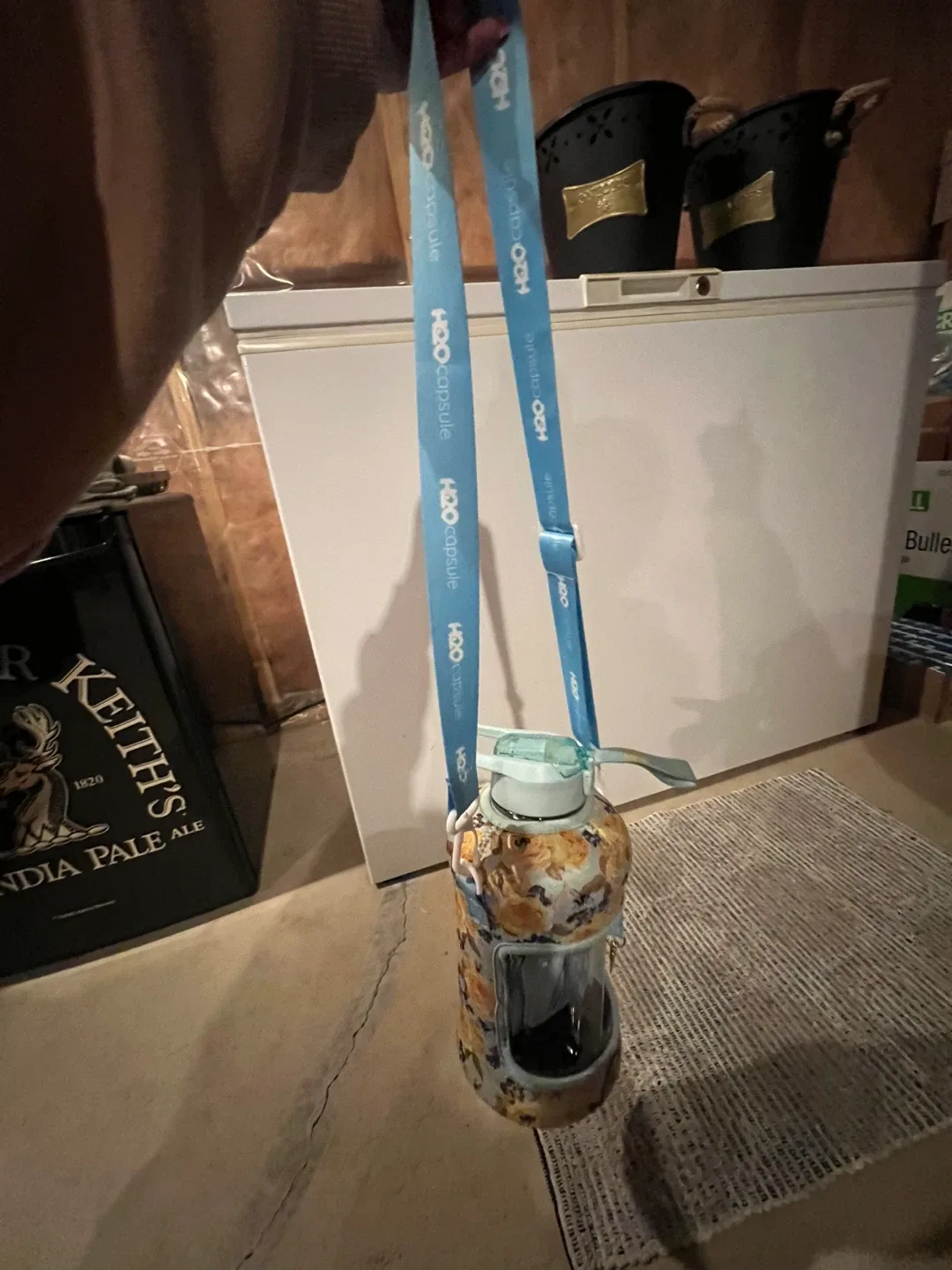 H2O Capsule Floral Water Bottle with Sleeve image indicator(4)