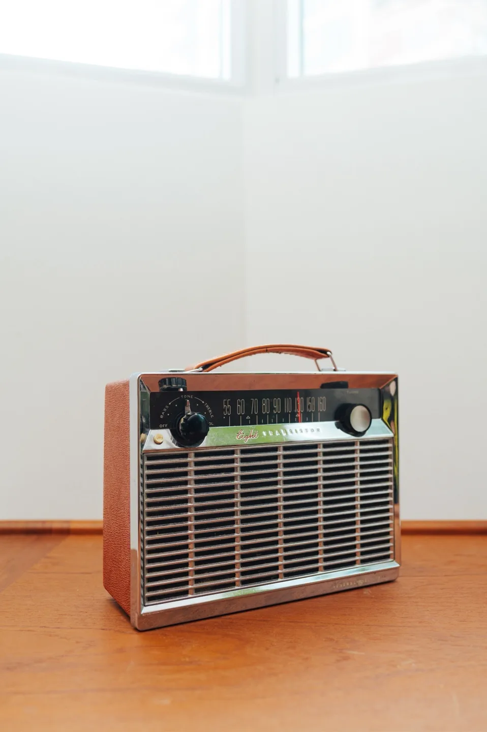 1950’s General Electric Transistor Radio 🤎