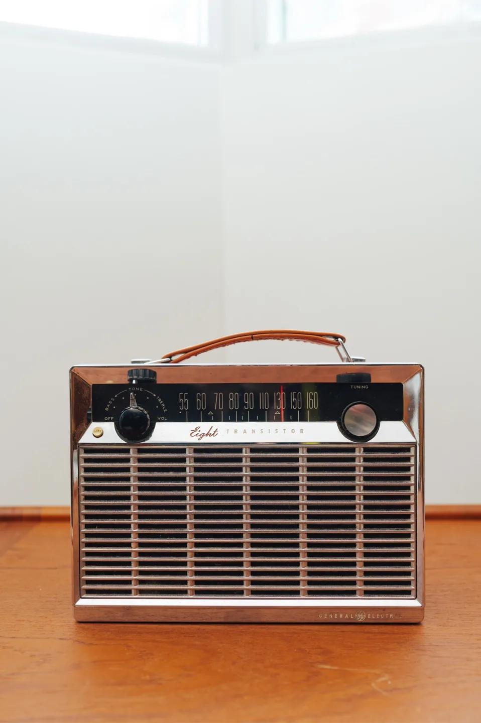 1950’s General Electric Transistor Radio 🤎 image indicator(2)