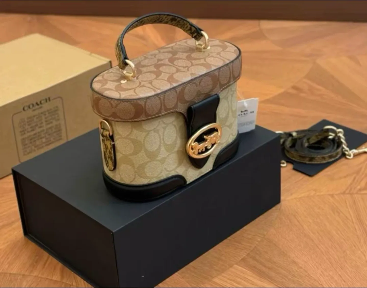 Coach Vanity Case In Signature Jacquard image indicator(6)