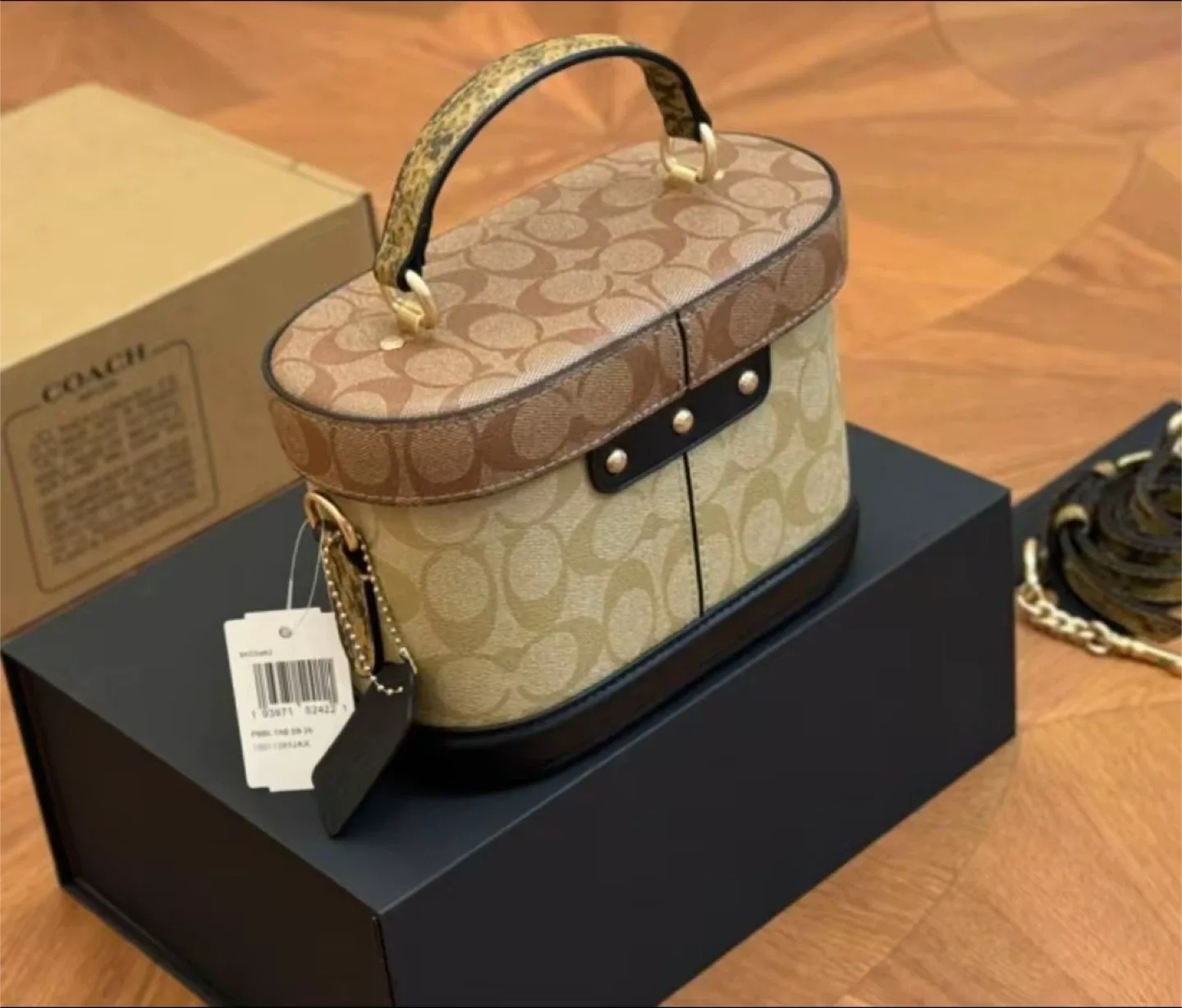 Coach Vanity Case In Signature Jacquard image indicator(3)