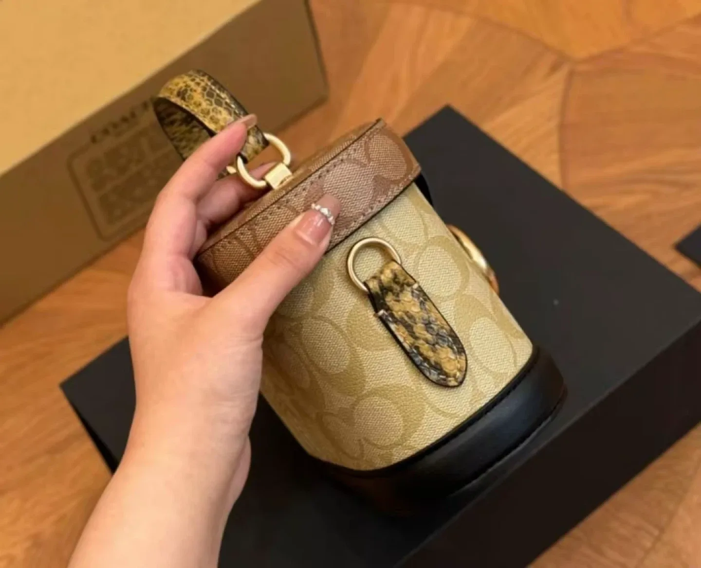 Coach Vanity Case In Signature Jacquard image indicator(7)