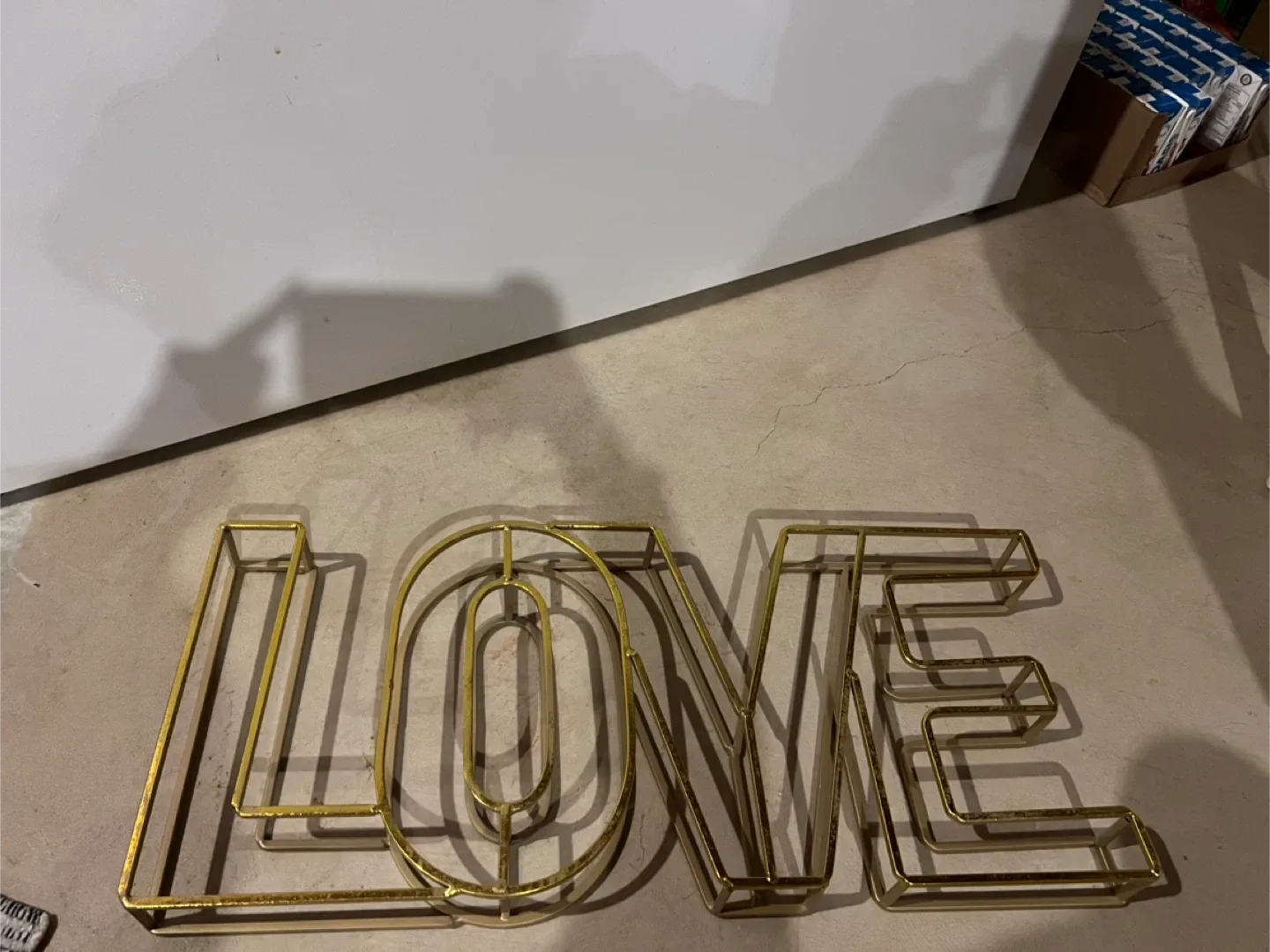 Gold LOVE Metal Wall Art image indicator(2)