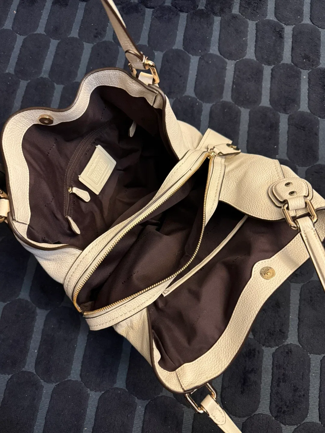 Coach Leather Shoulder Bag image indicator(2)