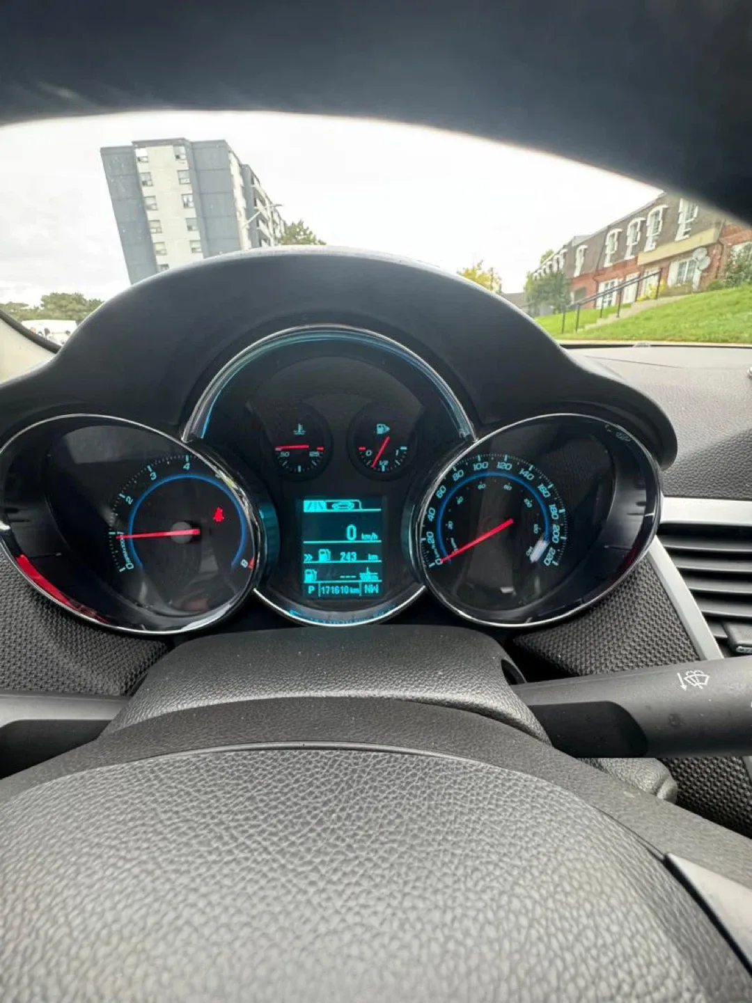 Red Chevrolet Cruze LT image indicator(6)