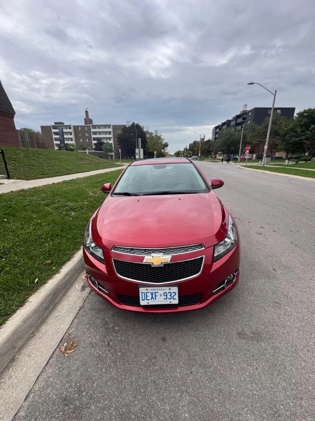 Red Chevrolet Cruze LT image indicator(2)