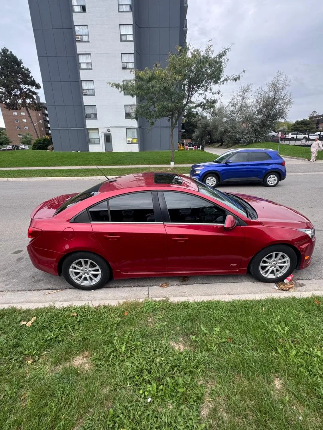 Red Chevrolet Cruze LT image indicator(3)