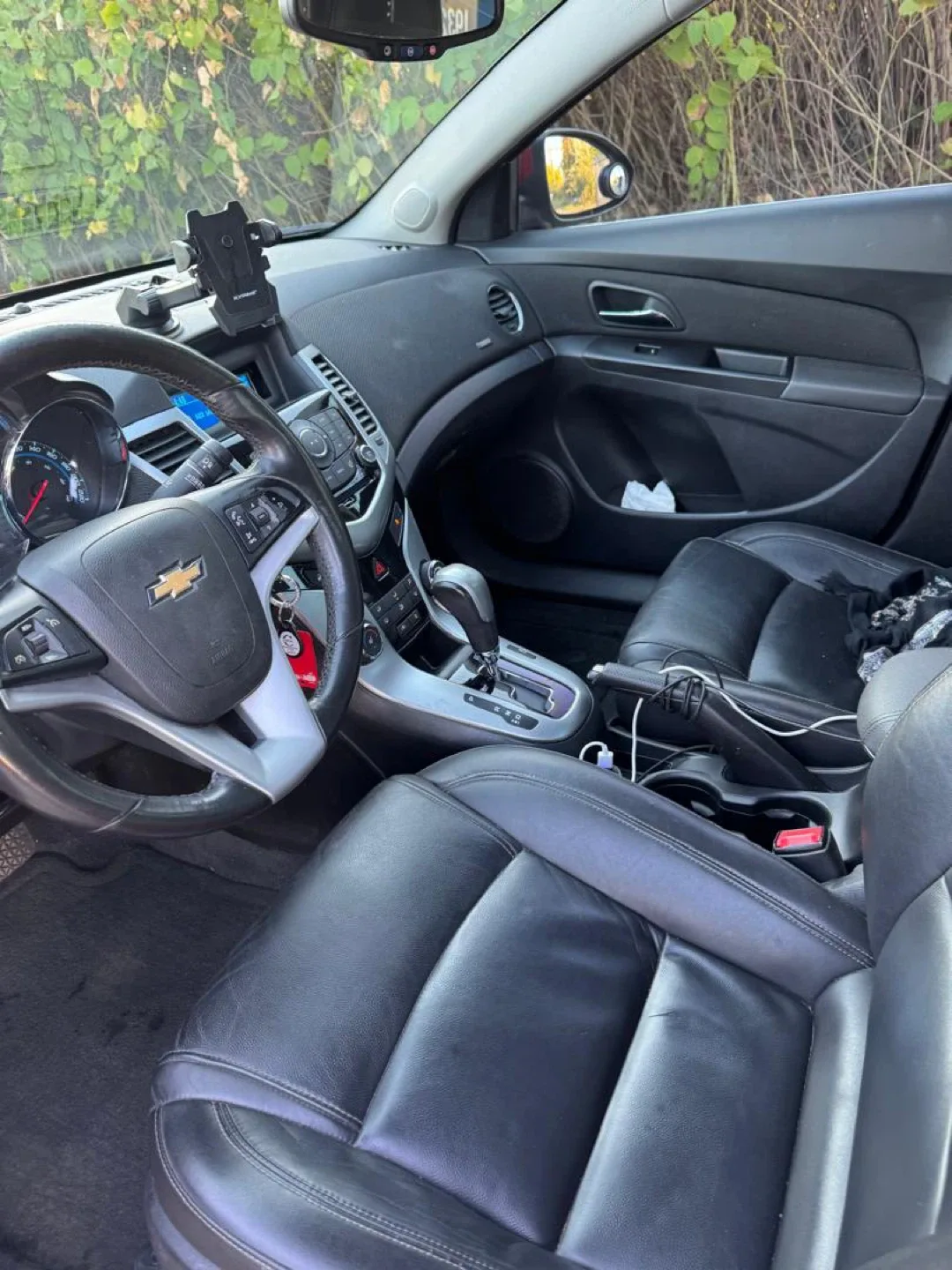 Red Chevrolet Cruze LT image indicator(7)