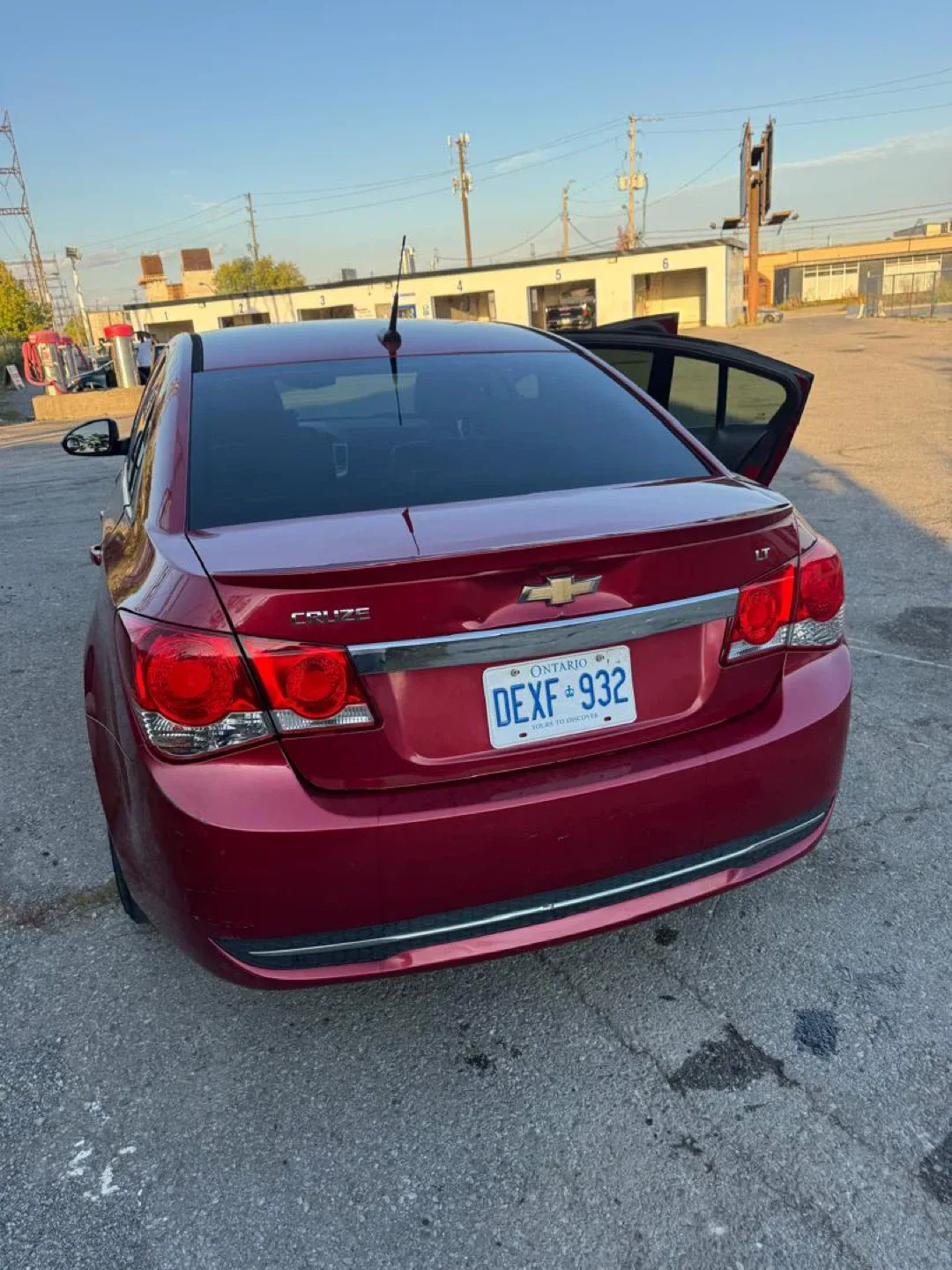 Red Chevrolet Cruze LT image indicator(9)