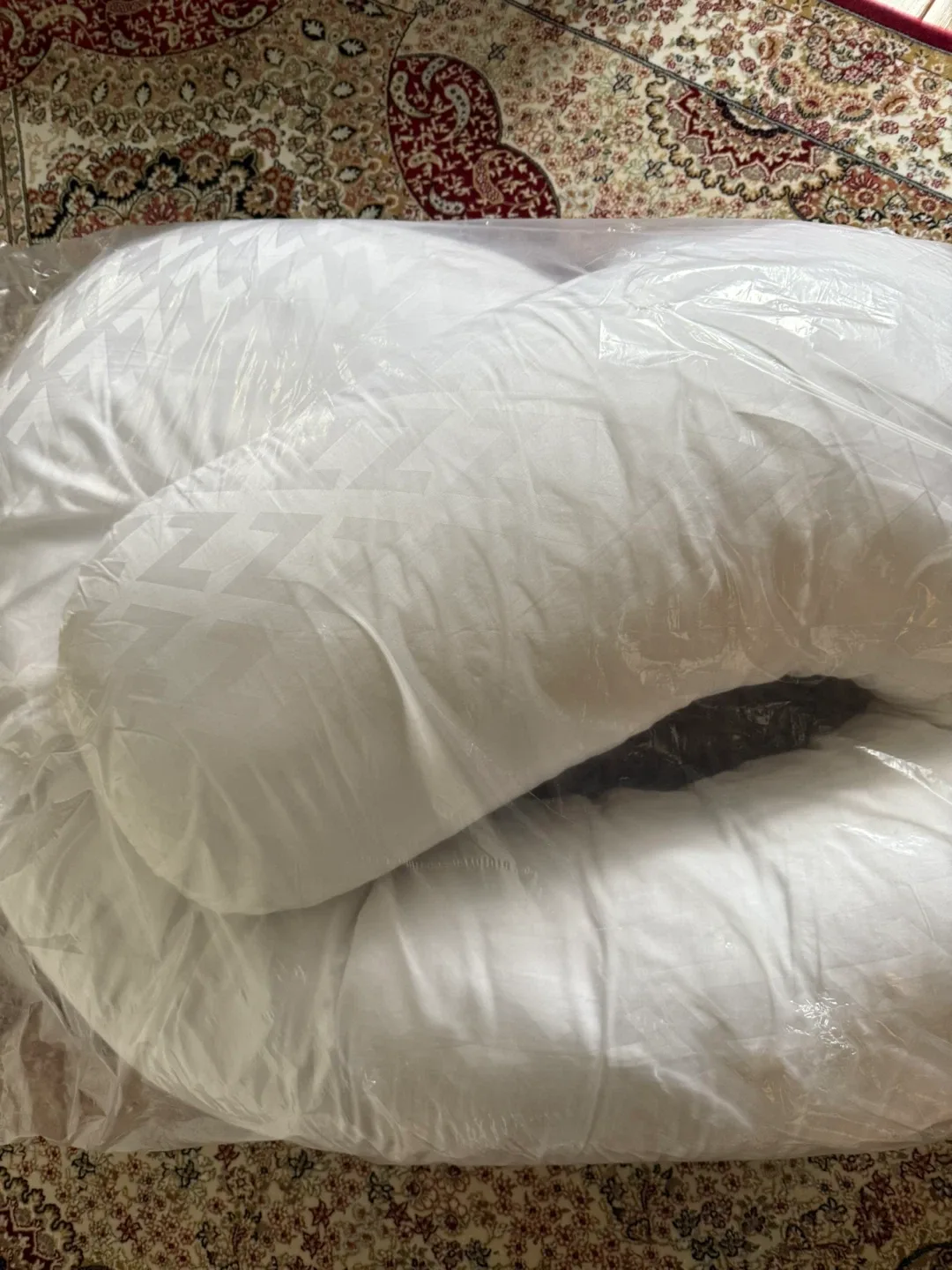 White Body Pillow - Almost new