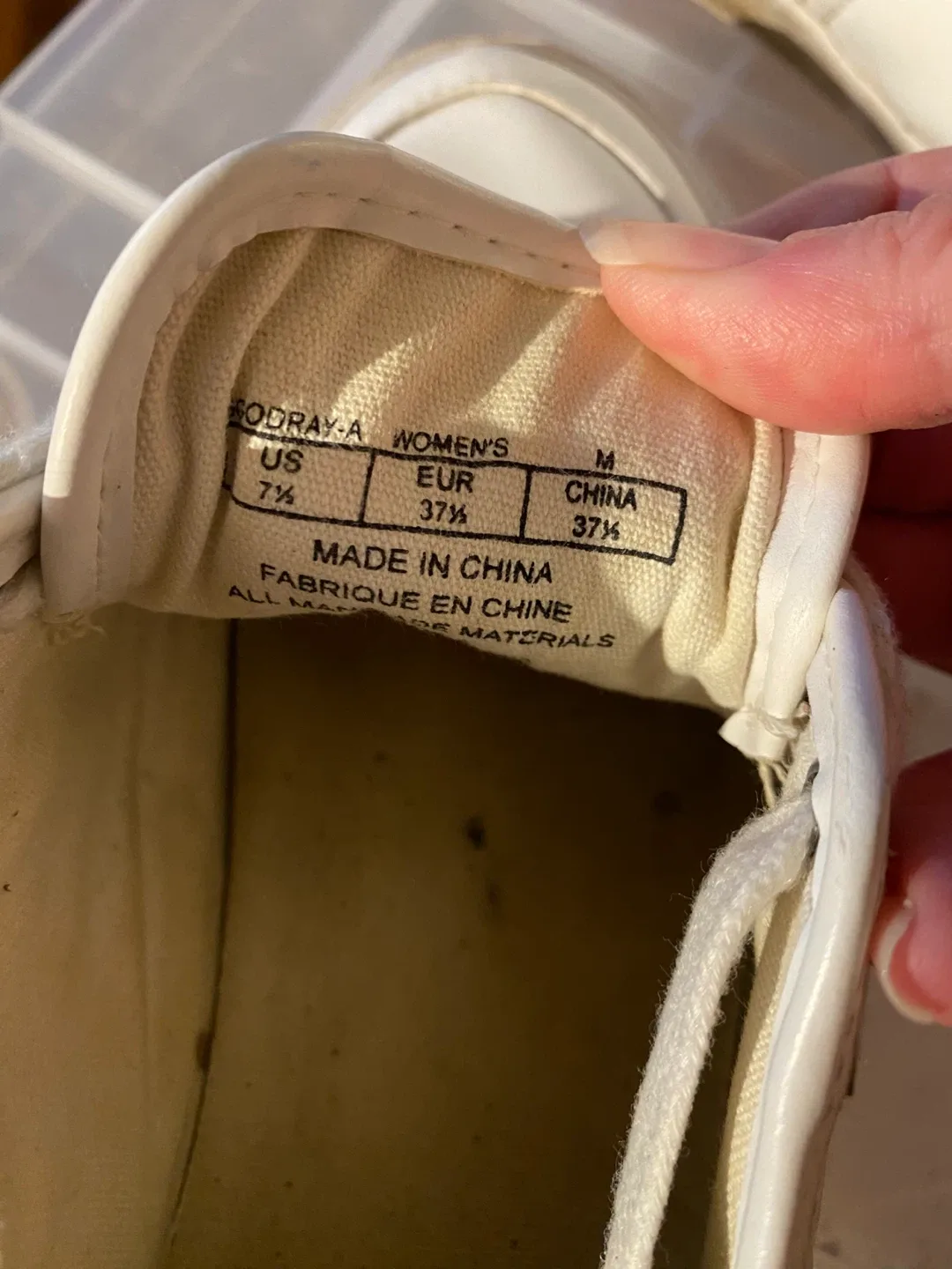 Guess White Women's Sneakers - Size 7.5 image indicator(3)