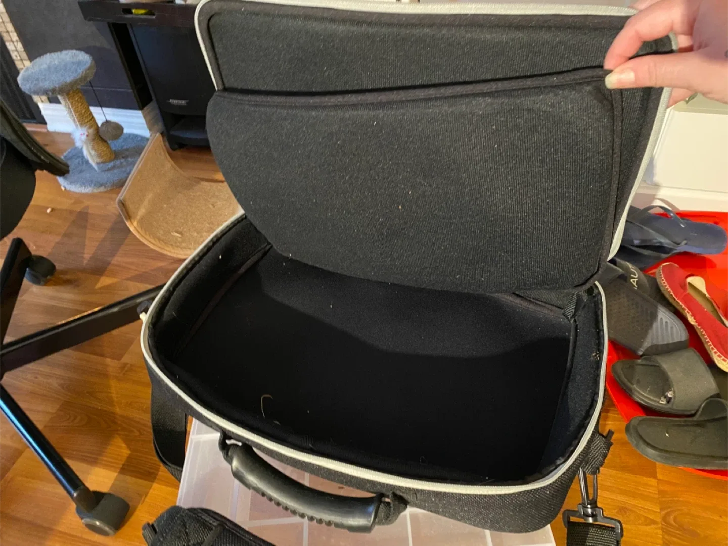 Black laptop Case with Shoulder Strap image indicator(3)