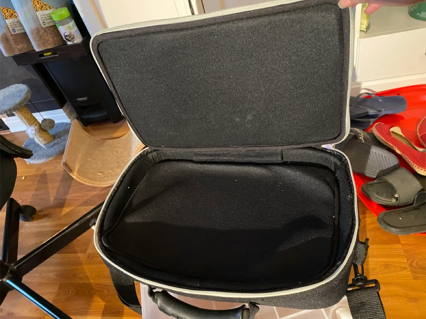 Black laptop Case with Shoulder Strap image indicator(4)