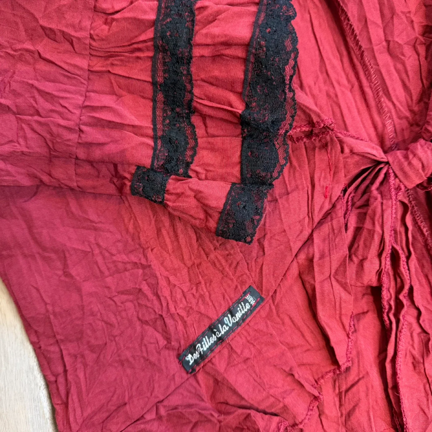 Des Filles à la Vanille Red Ruffle Blouse image indicator(5)