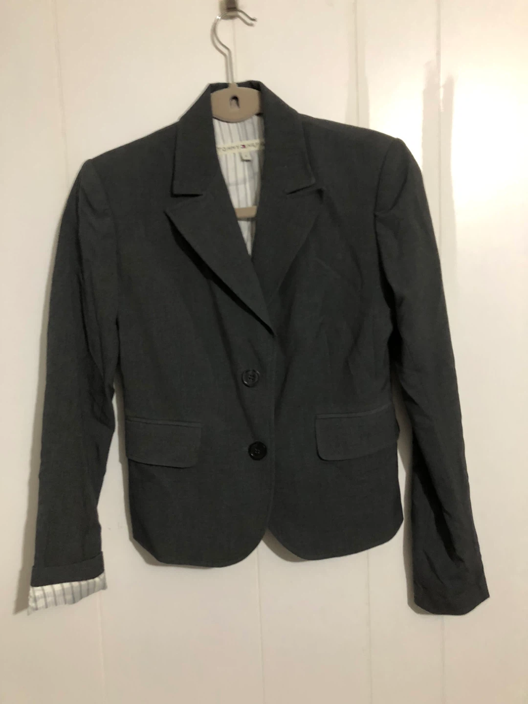 Women’s Gray Blazer Skirt Suit. Size 4. - photo 2