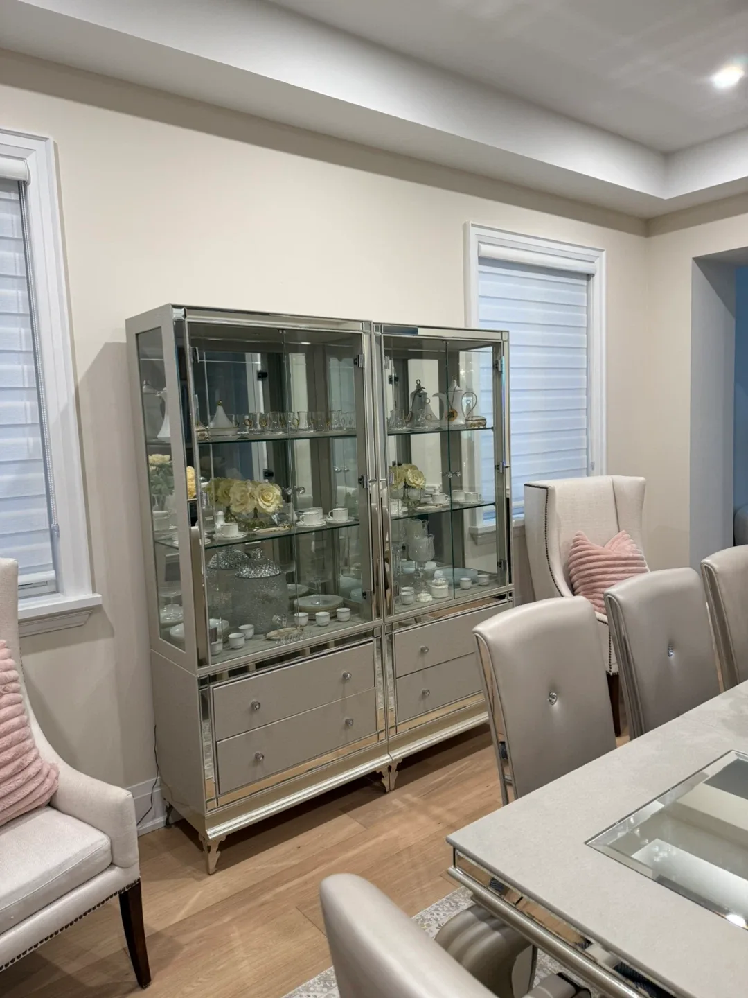 Michael Amini Hollywood Loft Extendable Dining Table image indicator(2)