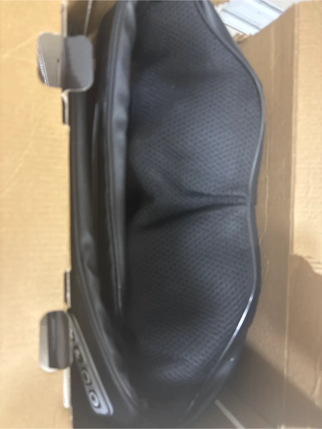 Neck Massager with High Quality Leather image indicator(2)